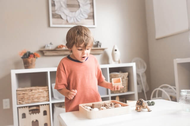 Como decorar quarto das crianças com brinquedos em apartamento pequeno?