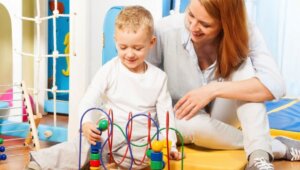 Como escolher o brinquedo certo para crianças com diferentes níveis de TEA